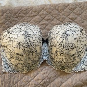 36 DD Victoria’s Secret strapless bra